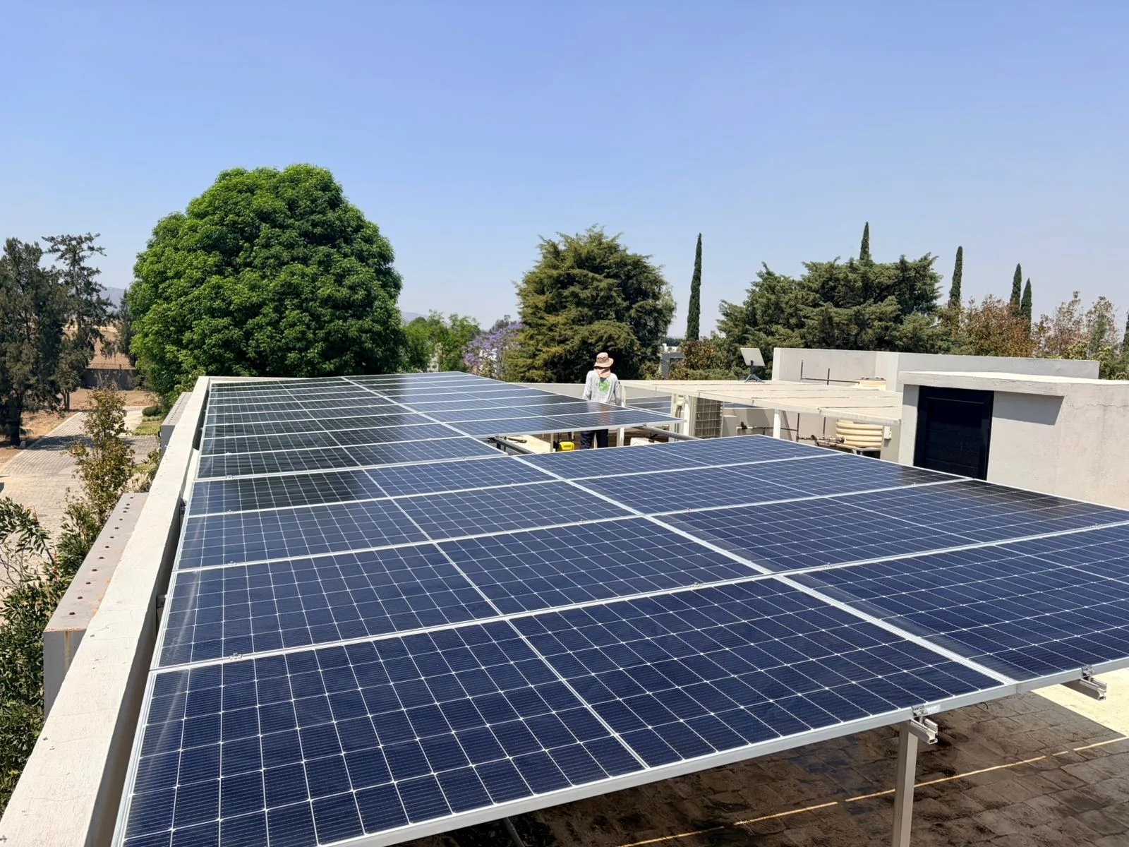 Paneles solares en negocio Guadalajara